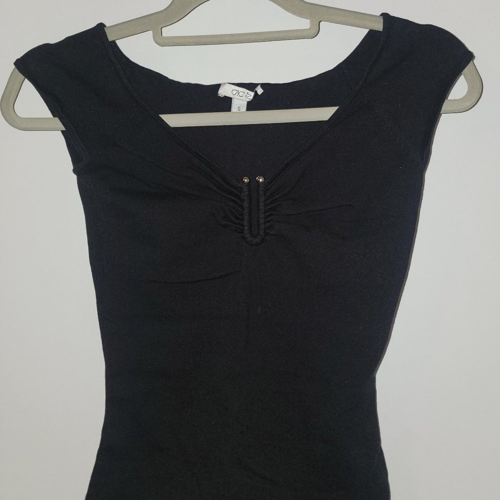 Cache sleevless women's top